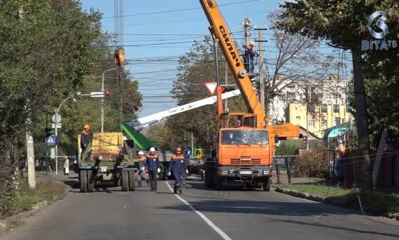 Аварійні опори на Данила Галицького замінені рух транспорту по вулиці відновлено