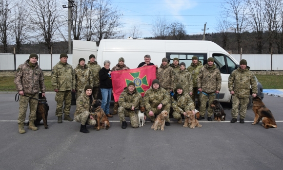 Авто для перевезення службових собак отримали прикордонники Вінниччини