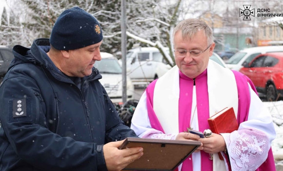 Автопарк рятувальників у Мурованих Курилівцях поповнили польські благодійники