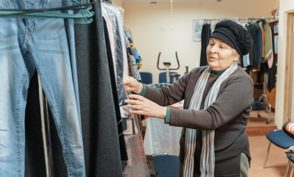 "Банк обміну одягу" для людей з інвалідністю працює у Вінниці