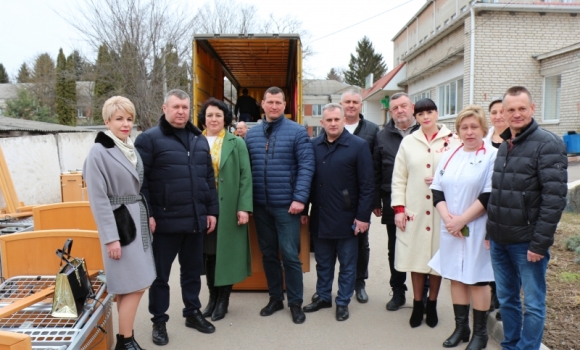 Барська лікарня отримала медичні меблі від Гуманітарного штабу