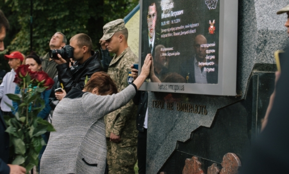 У Вінниці хвилиною мовчання вшанували пам'ять військовослужбовців