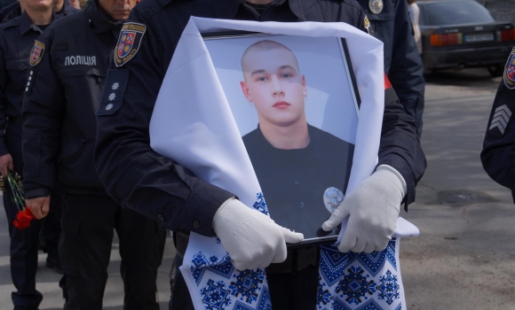 Бершадь прощалась із молодим поліцейським, якого розстріляли бандити