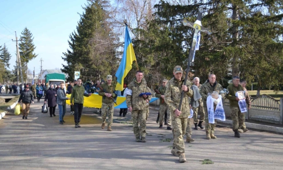 Бершадська громада провела в останню путь Героя, який загинув на Донеччині