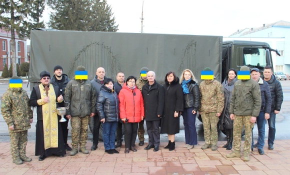 Буржуйки, смаколики та необхідні речі відправили з Калинівщини на фронт