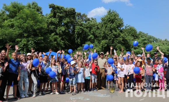 Вінницькі поліцейські влаштували свято для дітей та знайомили з особливостями роботи у поліції