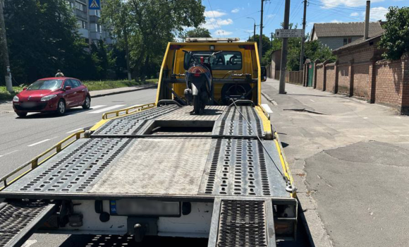 Чотири протоколи отримав неповнолітній водій скутера, який вчинив у Вінниці ДТП