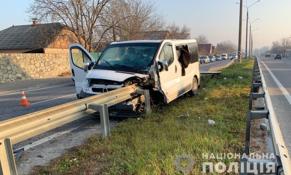 У Стрижавці авто нанизало на відбійник - пасажирці відрізало ступню