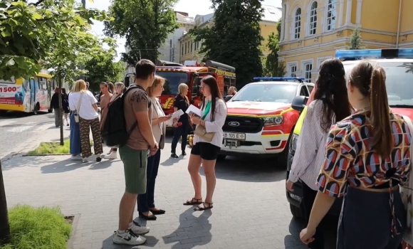 Демонстрація спецтехніки та тренінг з безпеки: рятувальники провели день зі студентами