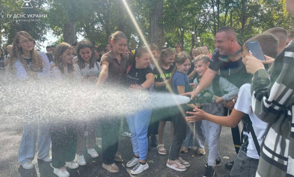 День безпеки для дітей провели рятувальники в селищі Чернівці