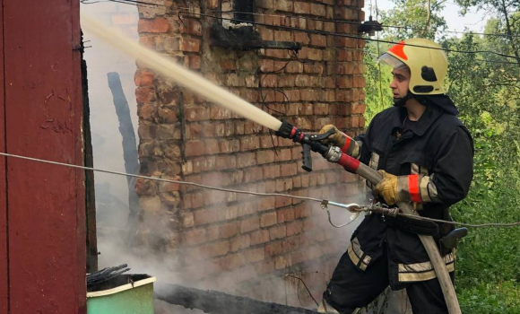 Дитячі пустощі у Хмільницькому районі згорів сарай, а у Вінницькому — піднавіс з сіном