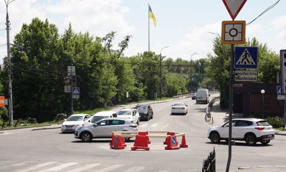 До уваги водіїв: на Староміському мості у Вінниці змінять рух транспорту