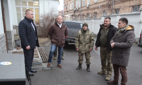 Дві тисячі хімгрілок та техніку для розвідки передали з Вінниці на передову