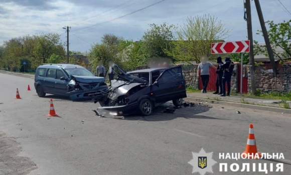 Дворічний хлопчик та троє дорослих постраждали в аварії поблизу Турбова