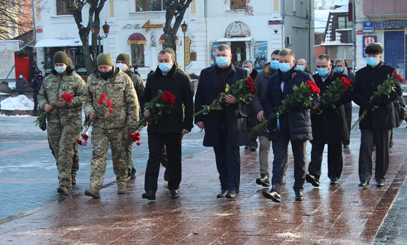 У Вінниці з нагоди Дня Соборності України відбулося покладання квітів