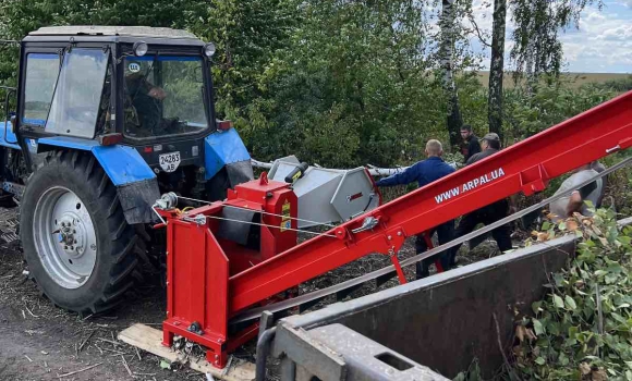 Іванівська громада спільнокоштом придбала подрібнювач гілок