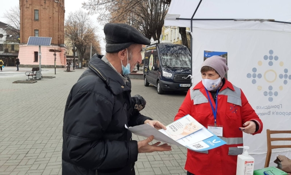 У центрі Вінниці бажаючим безкоштовно перевіряли рівень цукру в крові