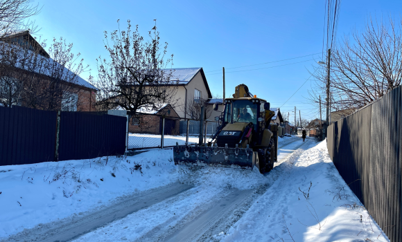 Комунальні служби Вінниці продовжують чистити дороги у приватному секторі