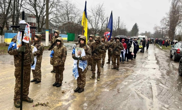 Крижопільська громада прощалась з Героєм - снайпером з роти спецпризначення