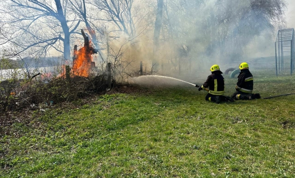 Ледь не загорілись будинки - на Вінниччині за добу сталося 28 пожеж в екосистемах