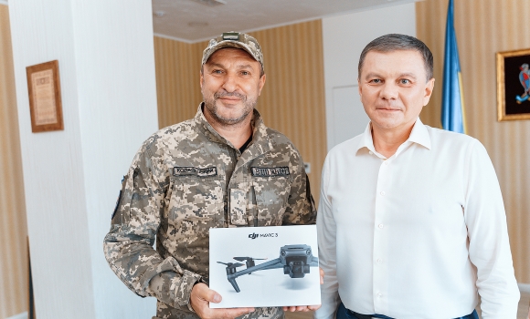 Мер Вінниці Сергій Моргунов передав захисникам дрон DJI Mavic 3 