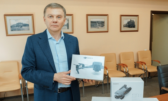 Місто-побратим Кельце передало Вінниці квадрокоптери DJI Mavic 3