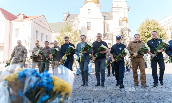 Молебень та вшанування полеглих Героїв: як Вінниця зустрічає своє 660-ліття