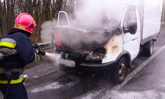 На Львівському шосе у Вінниці загорілась вантажівка