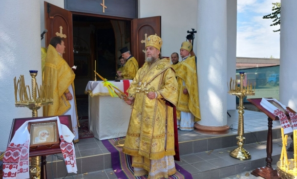 На перше богослужіння у храмі ПЦУ в Чернівцях прийшло понад пів тисячі вірян