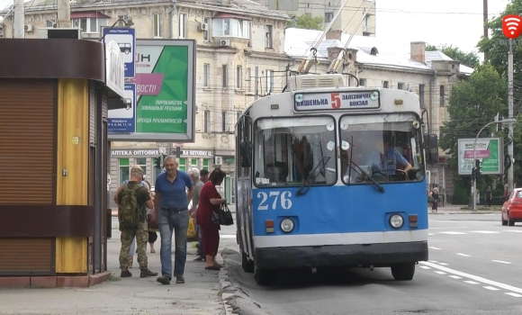 На прощі Перемоги зняли усі блокпости та запрацювали зупинки