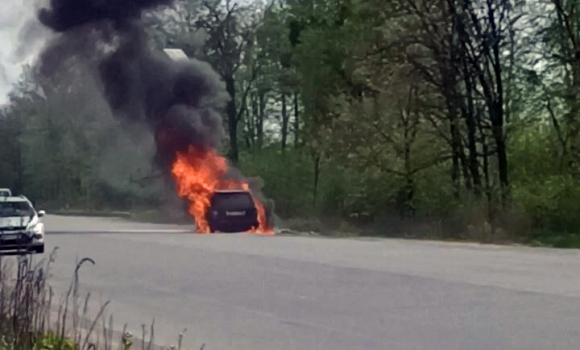 На трасі під Вінницею вщент вигорів автомобіль