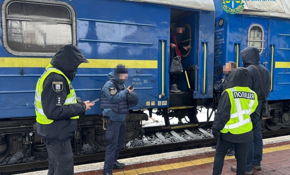 На Укрзалізниці обшуки на квитках на потяги міжнародного сполучення незаконно заробляли мільйони гривень