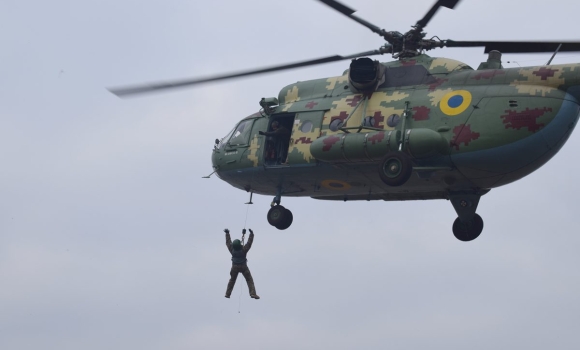 На аеродромі у Вінниці тренувались українські авіарятувальники 