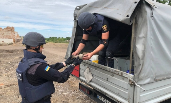 На Вінниччині сапери знищили артилерійські снаряди та авіаційну бомбу