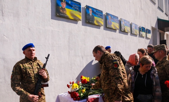 На Вінниччині відкрили меморіальну дошку на честь загиблого нацгвардійця