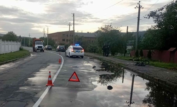 На Вінниччині 68-річний велосипедист потрапив під колеса Skoda Octavia