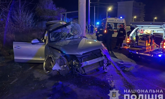 На Вишеньці у Вінниці водій Audi влетів в електроопору - загинув на місці