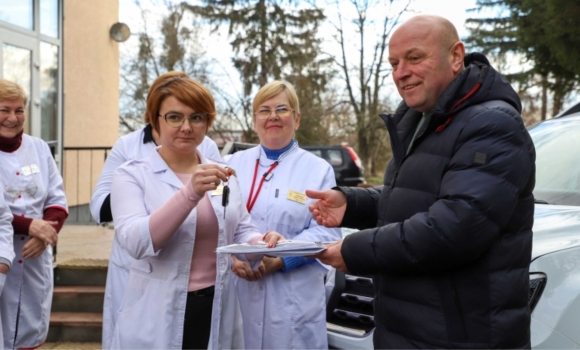 Новий автомобіль поповнив автопарк медзакладу Стрижавської громади