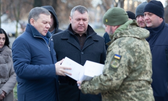 Окопні пічки, смаколики та автомобілі відправили з Вінниччини на фронт