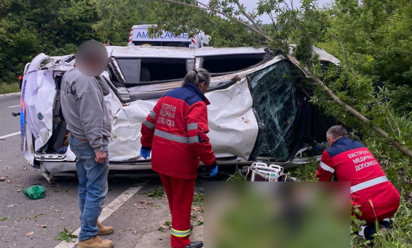 Під Тульчином з'їхало в кювет і перекинулося авто з нетверезим водієм