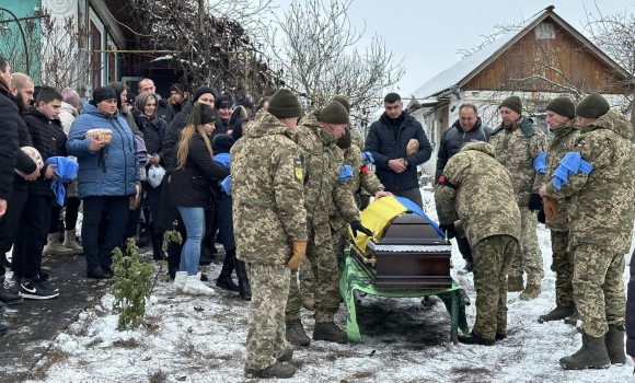 Під залпи почесної варти в Тульчинській громаді попрощались з Героєм