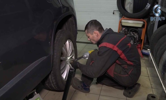 Підготовка авто до зими у Вінниці що потрібно знати водіям та коли потрібно замінювати шини