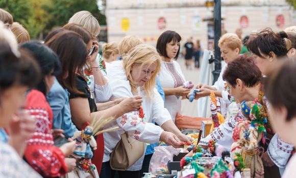 Підопічні вінницького Терцентру провели благодійний ярмарок на підтримку ЗСУ