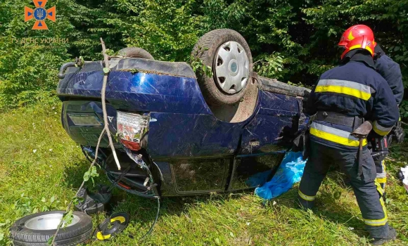 Поблизу Стрижавки сталася аварія - водій загинув, четверо людей постраждали