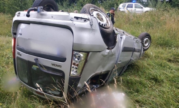 Поблизу Вінниці автомобіль Dacia злетів у кювет - водій загинув на місці