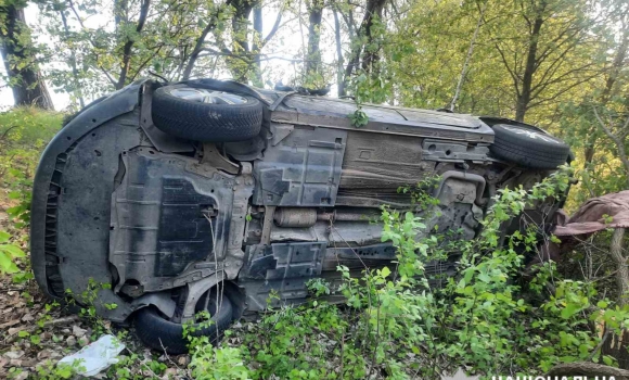 Поблизу Вороновиці Ford злетів у кювет: постраждали п'ятеро людей