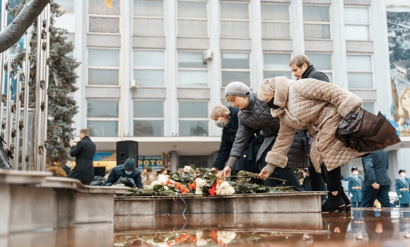 У Вінниці відбулося покладання квітів з нагоди відзначення Дня Гідності та Свободи