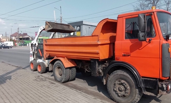 У Вінниці дорожні служби завершують міжсезонне прибирання