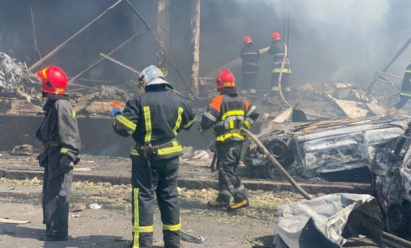 Ракетний удар по Вінниці: тривають пошуки 46 людей, з якими зник зв'язок