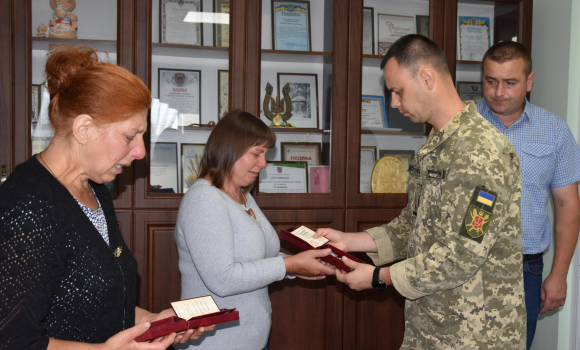 Родини з Якушинецької громади отримали посмертні нагороди своїх Героїв